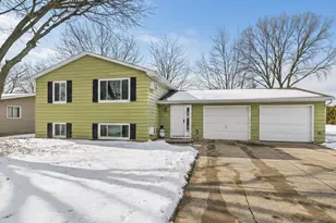 807 W Gruenwald Ave, Oshkosh, WI 54901 - Photo 1