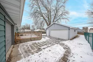 1201 W Brewster St, Appleton, WI 54914 - Photo 5