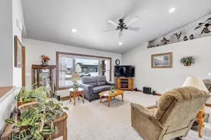 444 Sunny Vista Ct, Seymour, WI 54165 - Photo 3