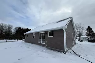 709 Robin St, New London, WI 54961 - Photo 3