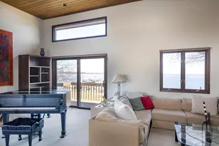 2136 White Swan Dr, Oshkosh, WI 54901 - Photo 7