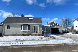 1212 Hawthorne St, Two Rivers, WI 54241 - Photo 3