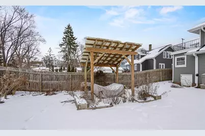 726 Sherman Ave W, Fort Atkinson, WI 53538 - Photo 9