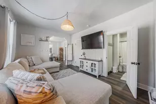 402 W 10th Ave, Oshkosh, WI 54902 - Photo 11