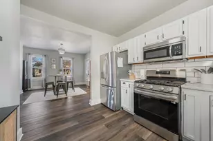 402 W 10th Ave, Oshkosh, WI 54902 - Photo 7