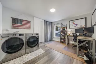 402 W 10th Ave, Oshkosh, WI 54902 - Photo 15