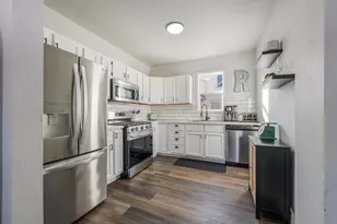 402 W 10th Ave, Oshkosh, WI 54902 - Photo 5