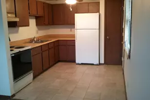 933 Shea Ave, Green Bay, WI 54303 - Photo 3