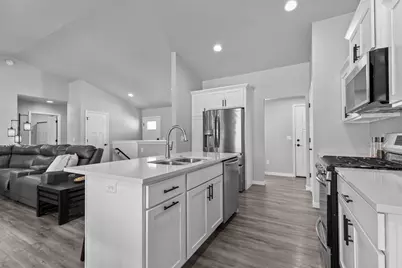 4372 Lakeland Drive, Oshkosh, WI 54904 - Photo 7