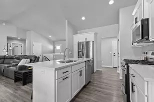 4372 Lakeland Dr, Oshkosh, WI 54904 - Photo 7