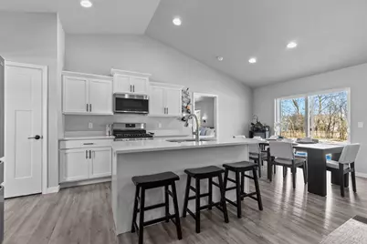 4372 Lakeland Drive, Oshkosh, WI 54904 - Photo 5