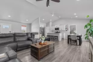 4372 Lakeland Dr, Oshkosh, WI 54904 - Photo 15