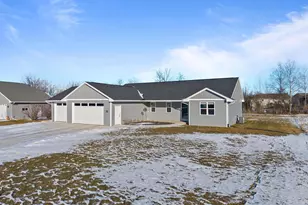 4372 Lakeland Dr, Oshkosh, WI 54904 - Photo 1
