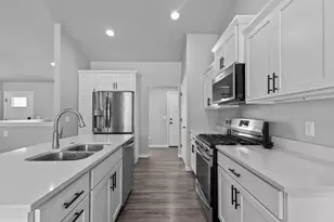 4372 Lakeland Dr, Oshkosh, WI 54904 - Photo 9