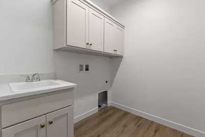 N8881 Killarney Way, Menasha, WI 54952 - Photo 31