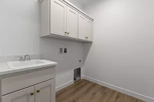 N8881 Killarney Way, Menasha, WI 54952 - Photo 31