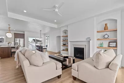 N8881 Killarney Way, Menasha, WI 54952 - Photo 7