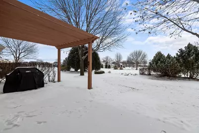 900 Clover Court, Menasha, WI 54952 - Photo 7