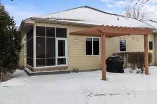 900 Clover Ct, Menasha, WI 54952 - Photo 3