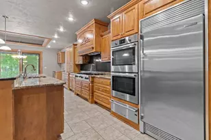 448 Harvest Rd, Green Bay, WI 54302 - Photo 13