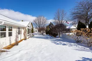 527 Applewood Dr, Kimberly, WI 54136 - Photo 3