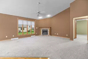 525 Wayfarer Ct, Appleton, WI 54913 - Photo 3