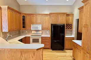 525 W Wayfarer Ct, Appleton, WI 54913 - Photo 5