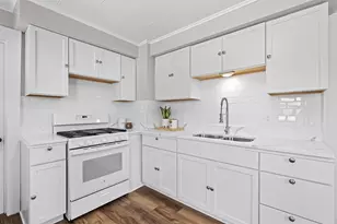 540 W 10th Ave, Oshkosh, WI 54902 - Photo 7