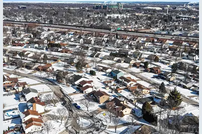 2445 Ingold Court, Green Bay, WI 54301 - Photo 9