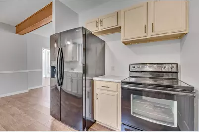 407 E Irving Avenue, Oshkosh, WI 54901 - Photo 5