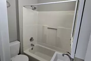 907 Jackson St, Oshkosh, WI 54901 - Photo 11