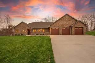 272 Lost Ridge Ct, Green Bay, WI 54302 - Photo 3
