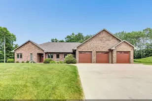 272 Lost Ridge Ct, Green Bay, WI 54302 - Photo 1