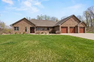 272 Lost Ridge Ct, Green Bay, WI 54302 - Photo 1
