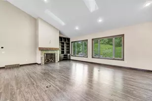 272 Lost Ridge Ct, Green Bay, WI 54302 - Photo 9
