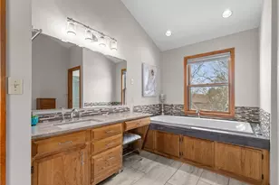 1960 Cliffview Ct, Oshkosh, WI 54902 - Photo 35