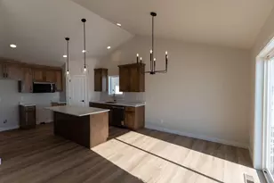 1255 W Thorn Crk Dr, Hilbert, WI 54129 - Photo 7