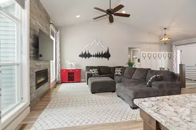 W5598 Hoelzel Way, Appleton, WI 54915 - Photo 9