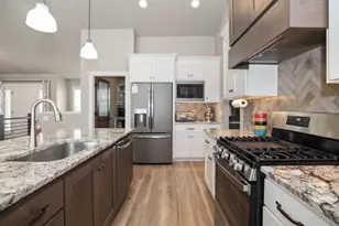 W5598 Hoelzel Way, Appleton, WI 54915 - Photo 13