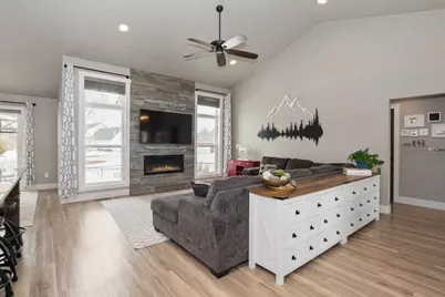 W5598 Hoelzel Way, Appleton, WI 54915 - Photo 5