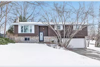 2615 Woodridge Lane, Green Bay, WI 54304 - Photo 1