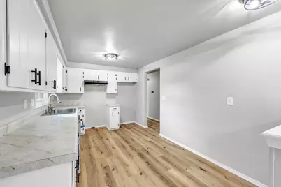 2615 Woodridge Lane, Green Bay, WI 54304 - Photo 9