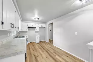 2615 Woodridge Ln, Green Bay, WI 54304 - Photo 9