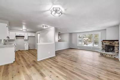 2615 Woodridge Lane, Green Bay, WI 54304 - Photo 7