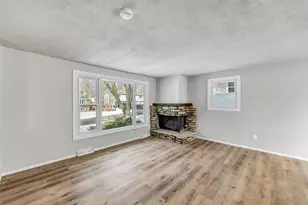 2615 Woodridge Ln, Green Bay, WI 54304 - Photo 5