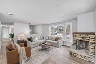 2615 Woodridge Ln, Green Bay, WI 54304 - Photo 3