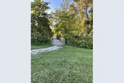 4252 Downton Circle, Green Bay, WI 54313 - Photo 5