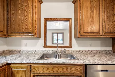 W3127 Glenbrooke Court, Appleton, WI 54915 - Photo 9