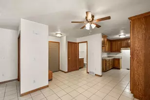 W3127 Glenbrooke Ct, Appleton, WI 54915 - Photo 7