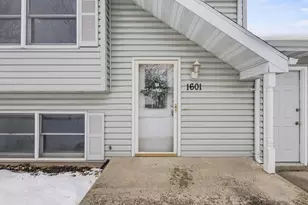1601 S Sundown Ln, Appleton, WI 54915 - Photo 5